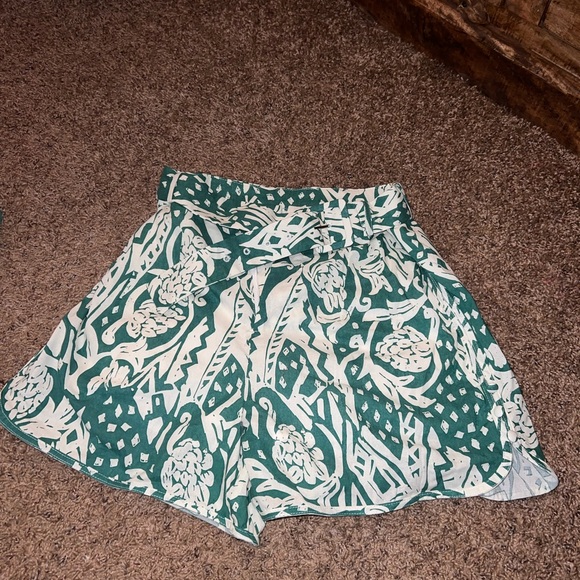 NWOT entro multiprint green shorts - Picture 3 of 3